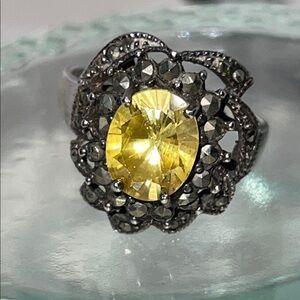 925 Elegant Silver and Yellow Gemstone marcasite Ring Sz 9